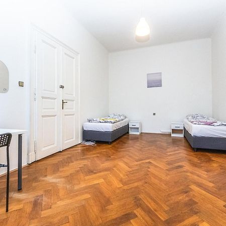 Legerova Apartments Praha Bagian luar foto