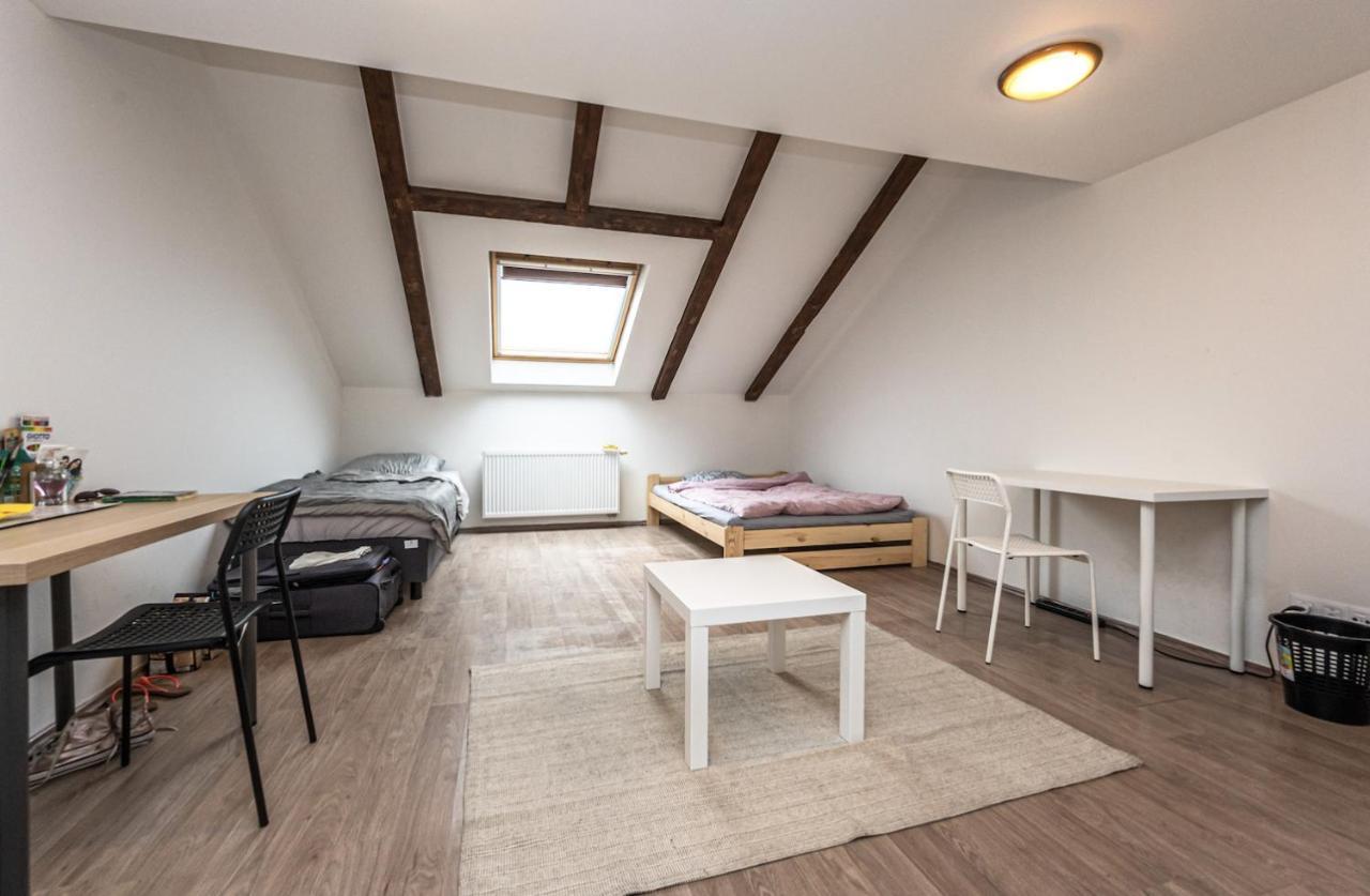 Legerova Apartments Praha Bagian luar foto