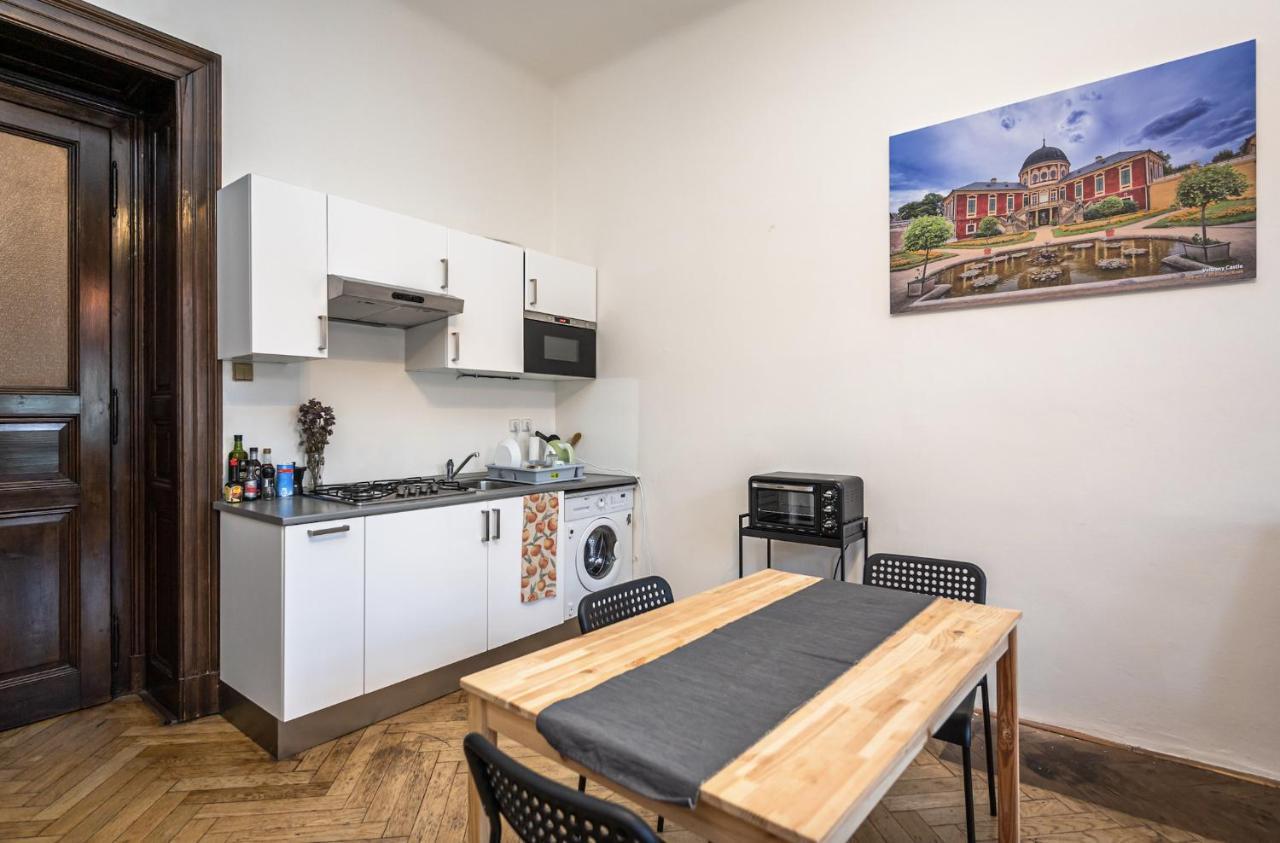 Legerova Apartments Praha Bagian luar foto