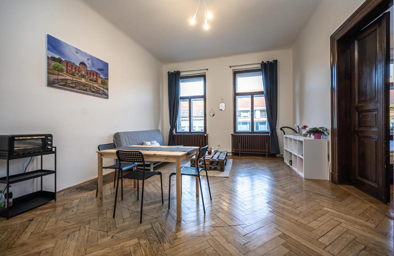 Legerova Apartments Praha Bagian luar foto
