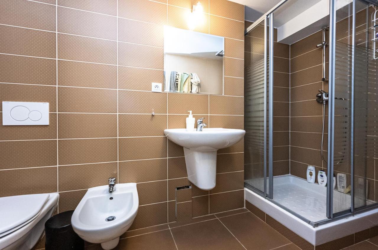 Legerova Apartments Praha Bagian luar foto