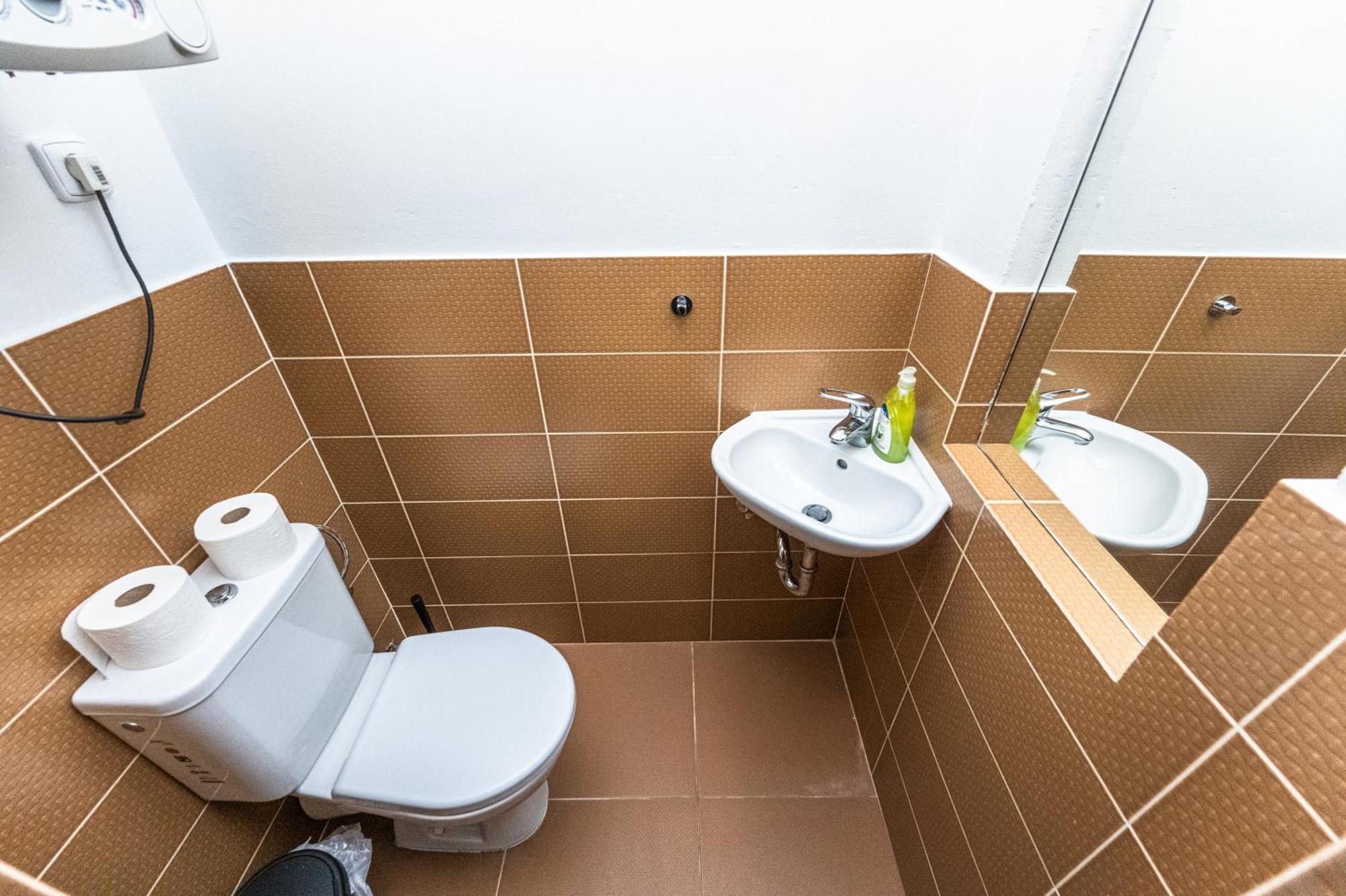 Legerova Apartments Praha Bagian luar foto